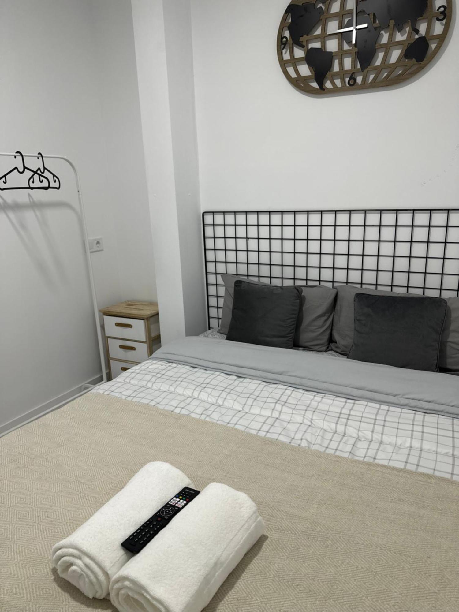 Rooms Mediavilla 马德里 外观 照片